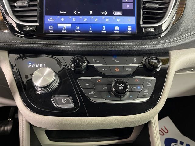 Used 2021 Chrysler Pacifica Limited FWD image 33