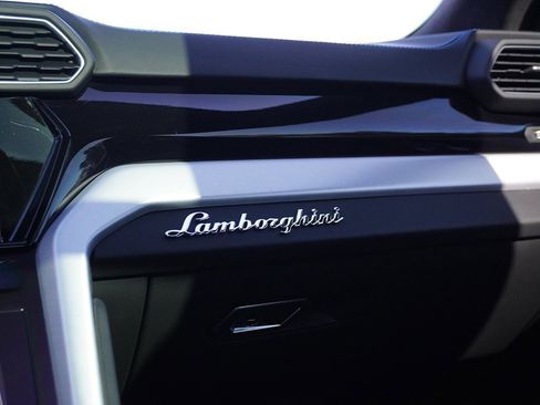 Used 2022 Lamborghini Urus image 52