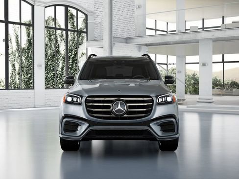 Used 2025 Mercedes-Benz GLS 450 4MATIC image 2