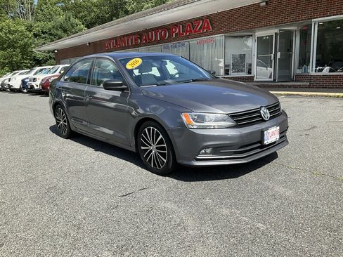 Used 2016 Volkswagen Jetta Sport FWD image 3