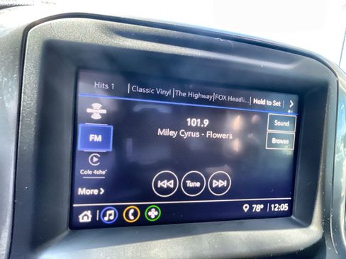 Used 2025 Chevrolet Silverado 2500 Custom w/ Custom Value Package image 13