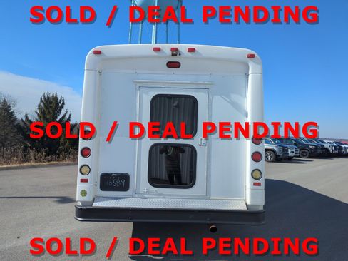 Used 2014 Chevrolet Express 4500 w/ Shuttle Bus Package image 4