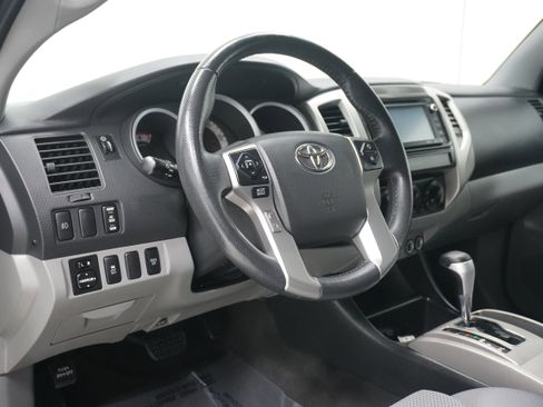 Used 2015 Toyota Tacoma TRD Sport w/ TRD Sport Package image 9