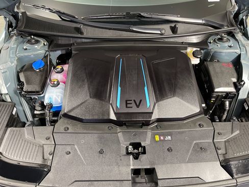 Certified 2024 Hyundai Ioniq 5 SEL RWD image 9