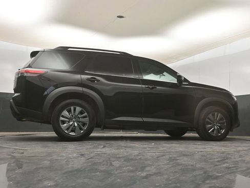 Used 2024 Nissan Pathfinder SV image 21