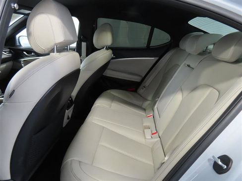 Used 2023 Genesis G70 2.0T image 32