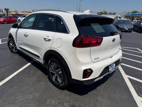 Used 2020 Kia Niro LXS FWD image 5