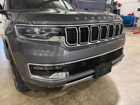 Used 2023 Jeep Wagoneer Series III w/ Preferred Equipment Group AWD/4WD image 2