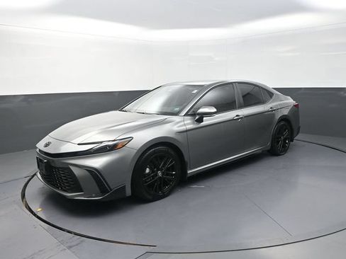 Used 2026 Toyota Camry SE w/ Convenience Package FWD image 3