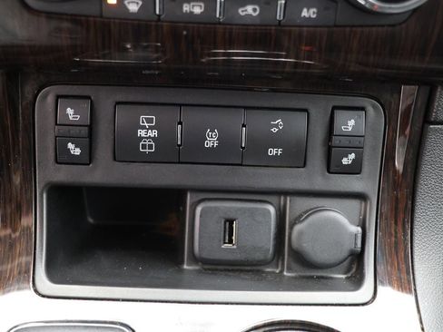 Used 2017 Chevrolet Traverse LT image 21