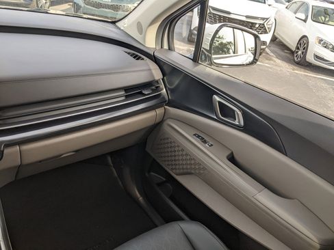 Used 2025 Kia Carnival image 14