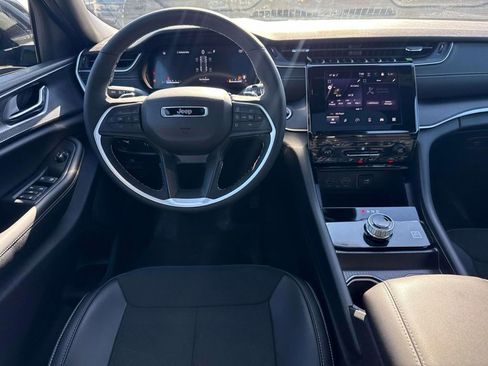 New 2025 Jeep Grand Cherokee Altitude image 12