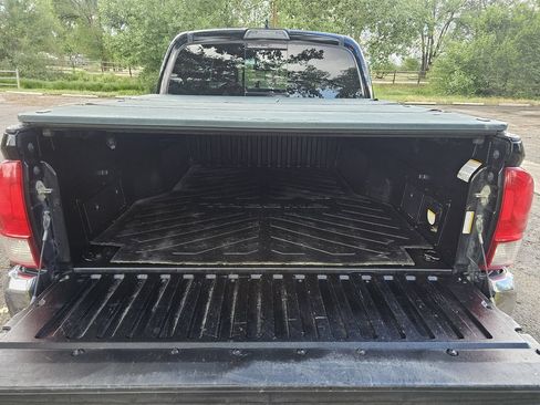 Used 2017 Toyota Tacoma TRD Off-Road w/ Tow Package (A/T) AWD/4WD image 33