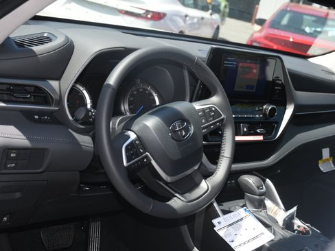 New 2026 Toyota Highlander XLE AWD/4WD image 4