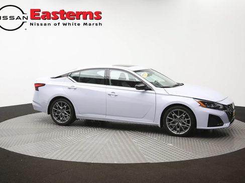 Used 2023 Nissan Altima 2.0 SR FWD image 46