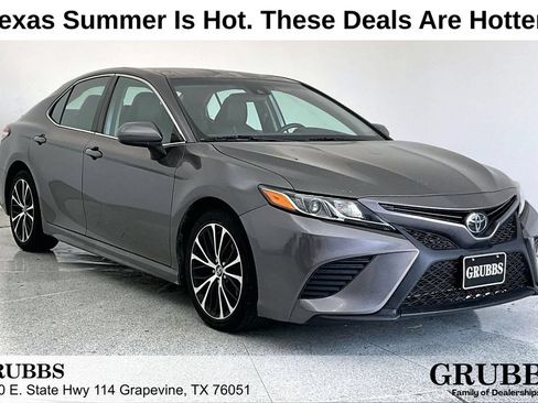 Used 2020 Toyota Camry SE FWD image 1