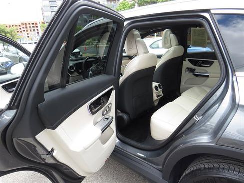 Used 2023 Mercedes-Benz GLC 300 4MATIC image 23