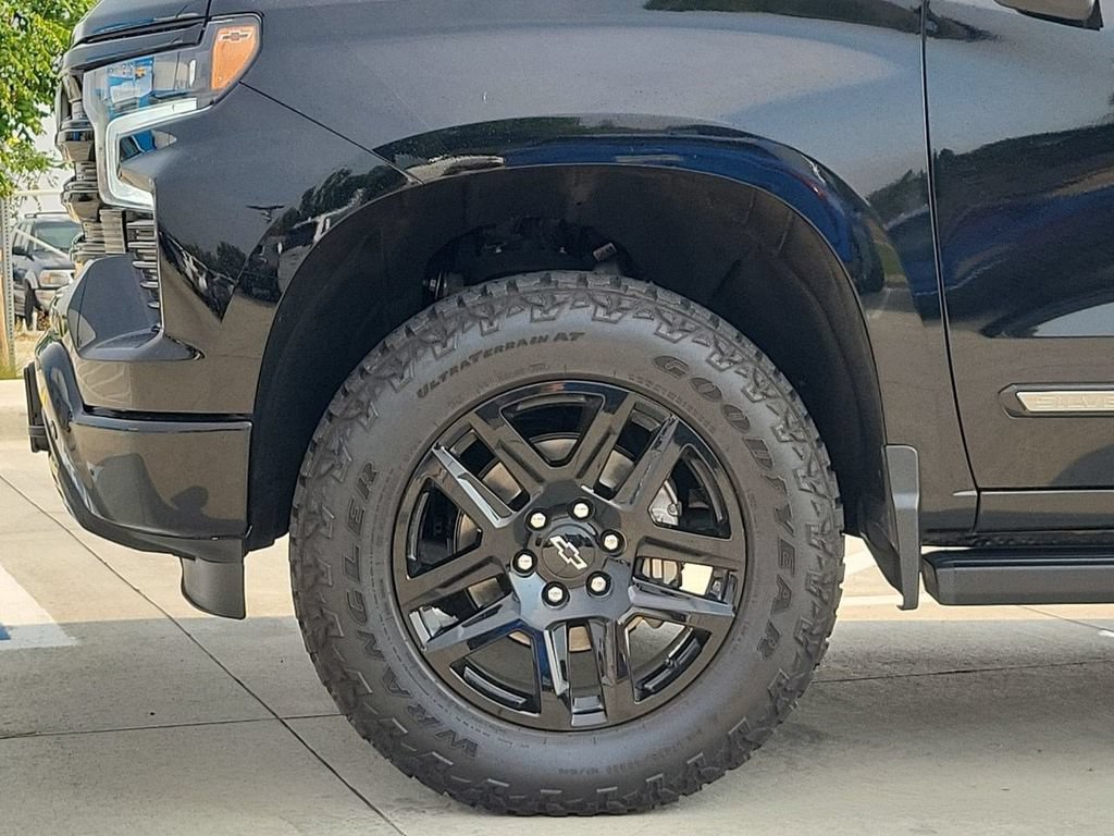 Used 2024 Chevrolet Silverado 1500 High Country w/ Midnight Edition AWD/4WD image 39