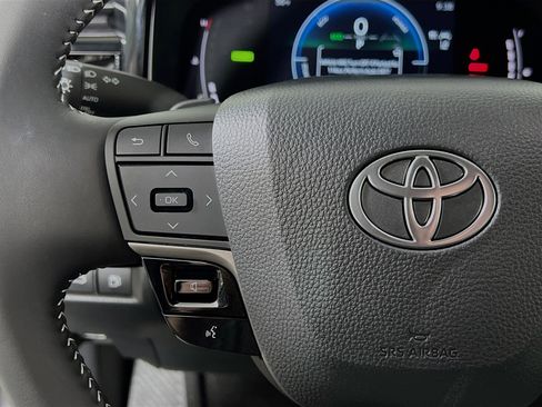 Used 2025 Toyota Camry SE image 19