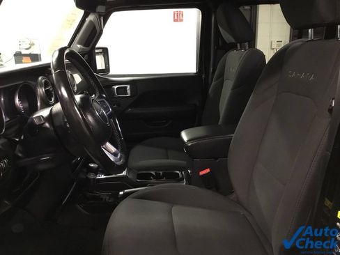Used 2022 Jeep Wrangler Unlimited Sahara w/ Cold Weather Group AWD/4WD image 29