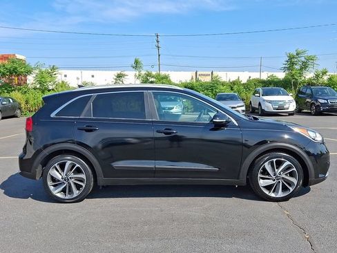 Used 2017 Kia Niro Touring w/ Advanced Technology Package FWD image 7
