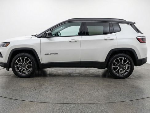 Used 2025 Jeep Compass Trailhawk AWD/4WD image 5