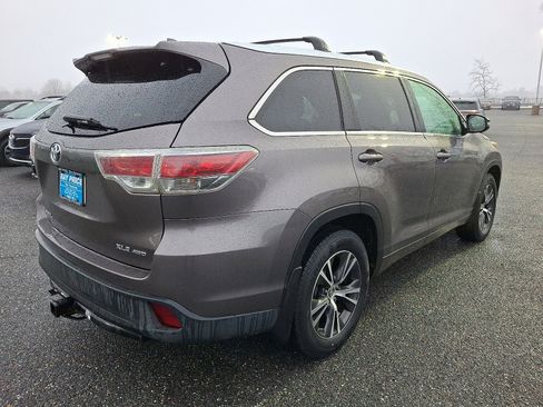 Used 2016 Toyota Highlander XLE image 6