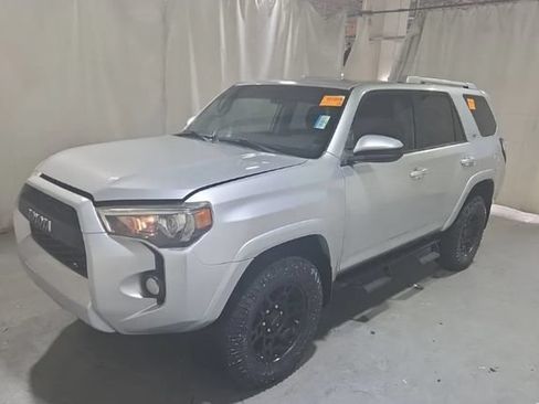 Used 2018 Toyota 4Runner SR5 AWD/4WD image 1