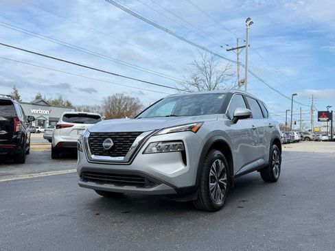 Used 2023 Nissan Rogue SV w/ SV Premium B Package image 2