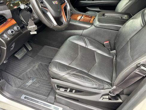 Used 2015 Cadillac Escalade Premium image 15