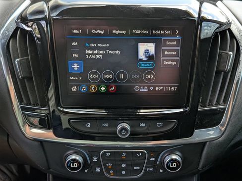 Used 2023 Chevrolet Traverse LT FWD image 29