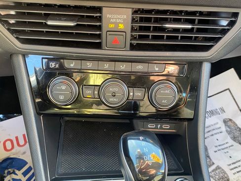 Used 2024 Volkswagen Jetta SE image 24