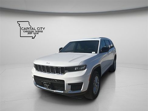 New 2025 Jeep Grand Cherokee L Laredo image 4