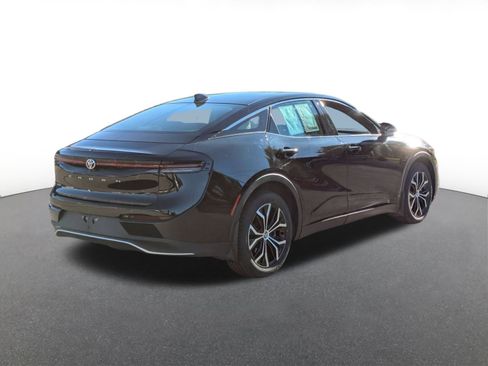 Used 2023 Toyota Crown XLE image 3