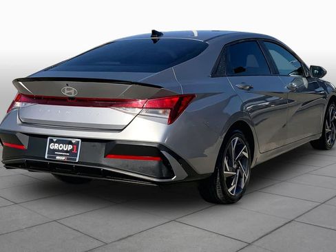 Used 2025 Hyundai Elantra Sport FWD image 12