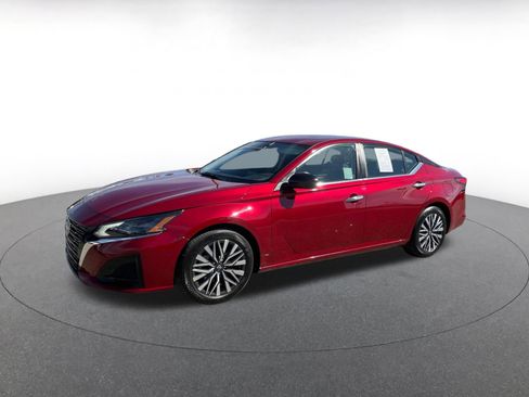 Used 2025 Nissan Altima 2.5 SV image 4