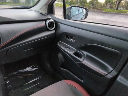 Used 2025 Nissan Versa SR FWD image 15