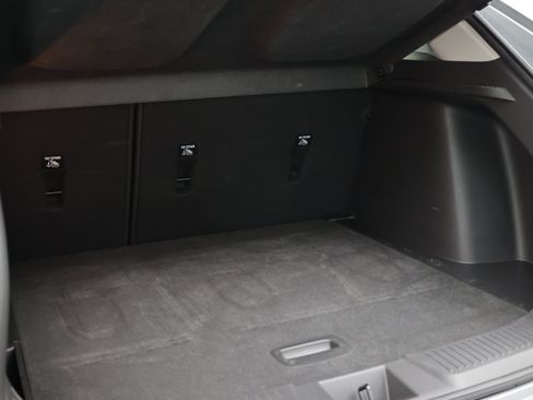 Used 2024 Chevrolet Trax LT w/ Sunroof Package FWD image 36