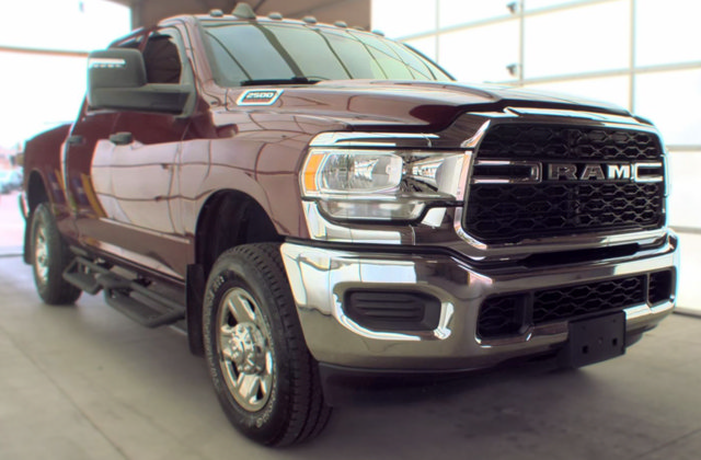 Used 2024 RAM 2500 Tradesman w/ Chrome Appearance Group AWD/4WD image 2