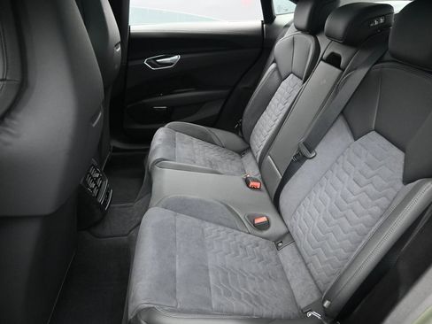 Used 2023 Audi e-tron GT Premium Plus image 31