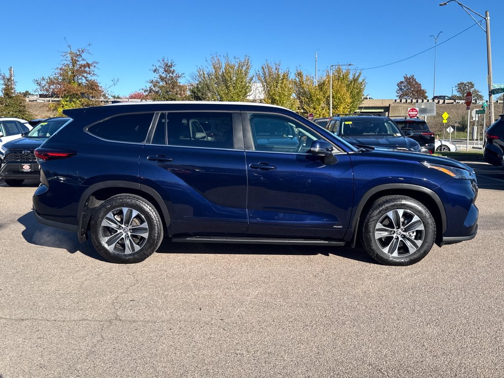 Used 2026 Toyota Highlander XLE AWD/4WD image 10