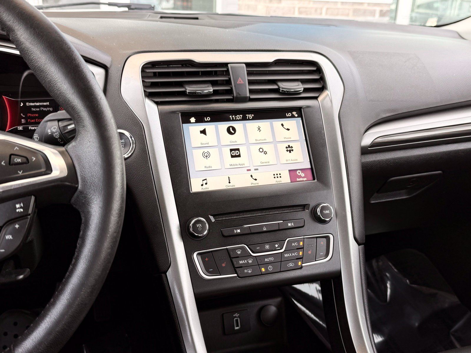 Used 2018 Ford Fusion SE w/ Equipment Group 602A FWD image 31