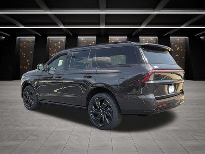 New 2027 Lincoln Navigator Reserve w/ Jet Appearance Package