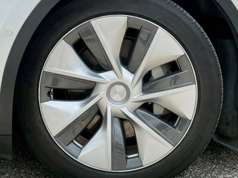 Used 2021 Tesla Model Y Long Range AWD/4WD image 26