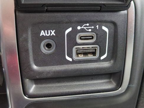 Used 2025 Jeep Wrangler Unlimited Sahara AWD/4WD image 23