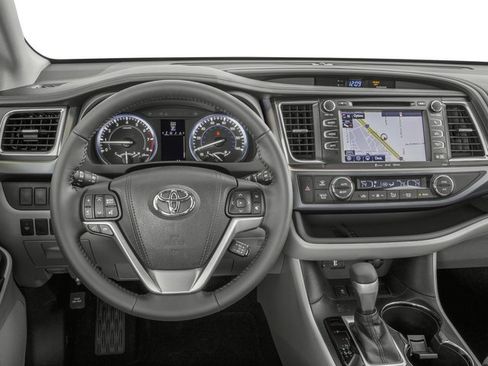 Used 2016 Toyota Highlander XLE FWD image 7