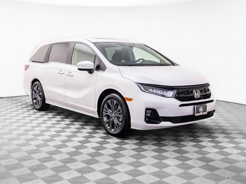 New 2026 Honda Odyssey Touring image 8