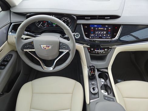 Used 2025 Cadillac XT6 Premium Luxury w/ LPO, Floor Liner Package image 14