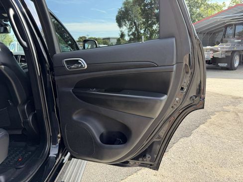 Used 2017 Jeep Grand Cherokee Altitude AWD/4WD image 18