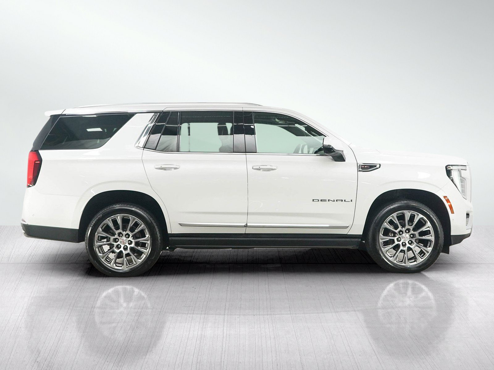Used 2025 GMC Yukon Denali w/ Sun & Power Step Package AWD/4WD image 6